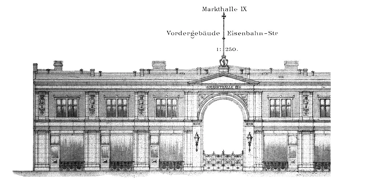 Het interieur van de historische Markthalle Neun in Kreuzberg Berlijn, vol bezoekers en streetfood-kramen tijdens Street Food Thursday